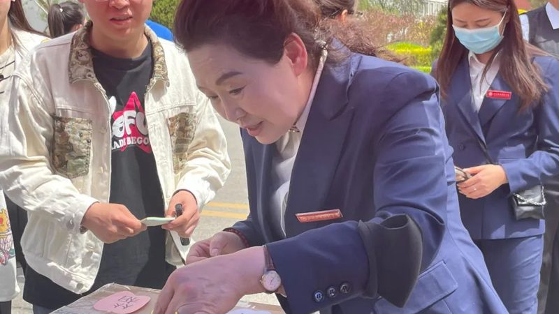 传统媒体与网络媒体对比：